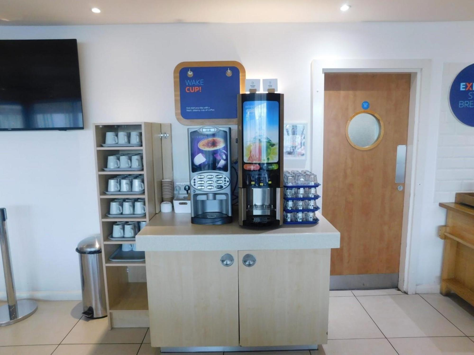 Holiday Inn Express Nuneaton By Ihg Exterior photo