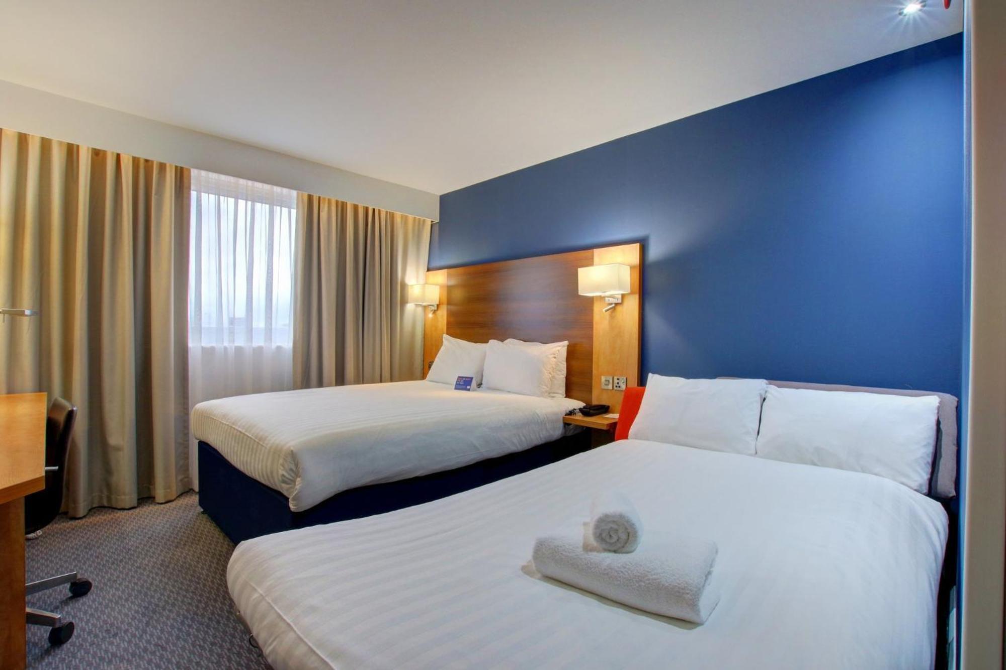 Holiday Inn Express Nuneaton By Ihg Exterior photo